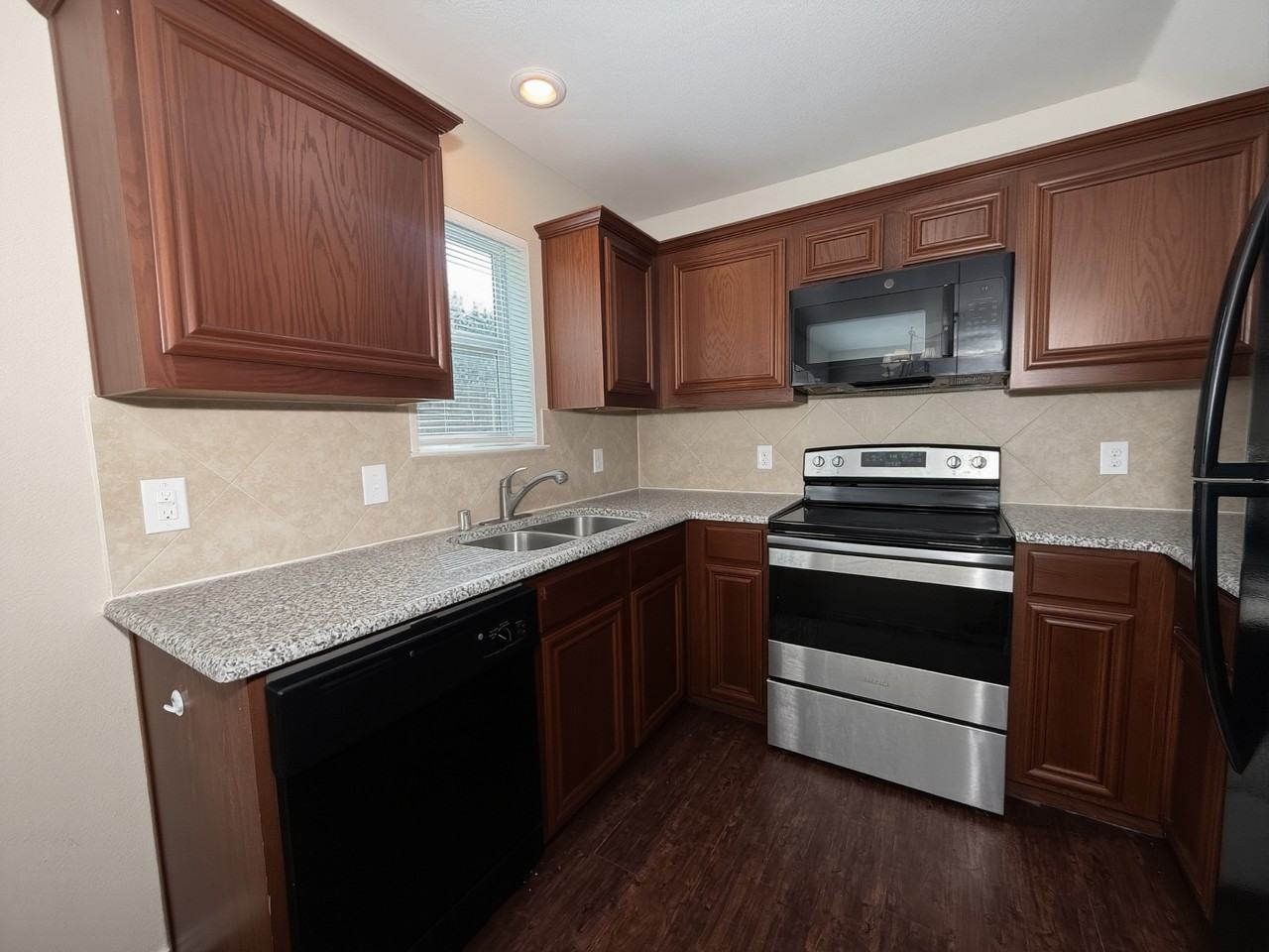 1404 Park Pl #1 - Photo 3 of 11