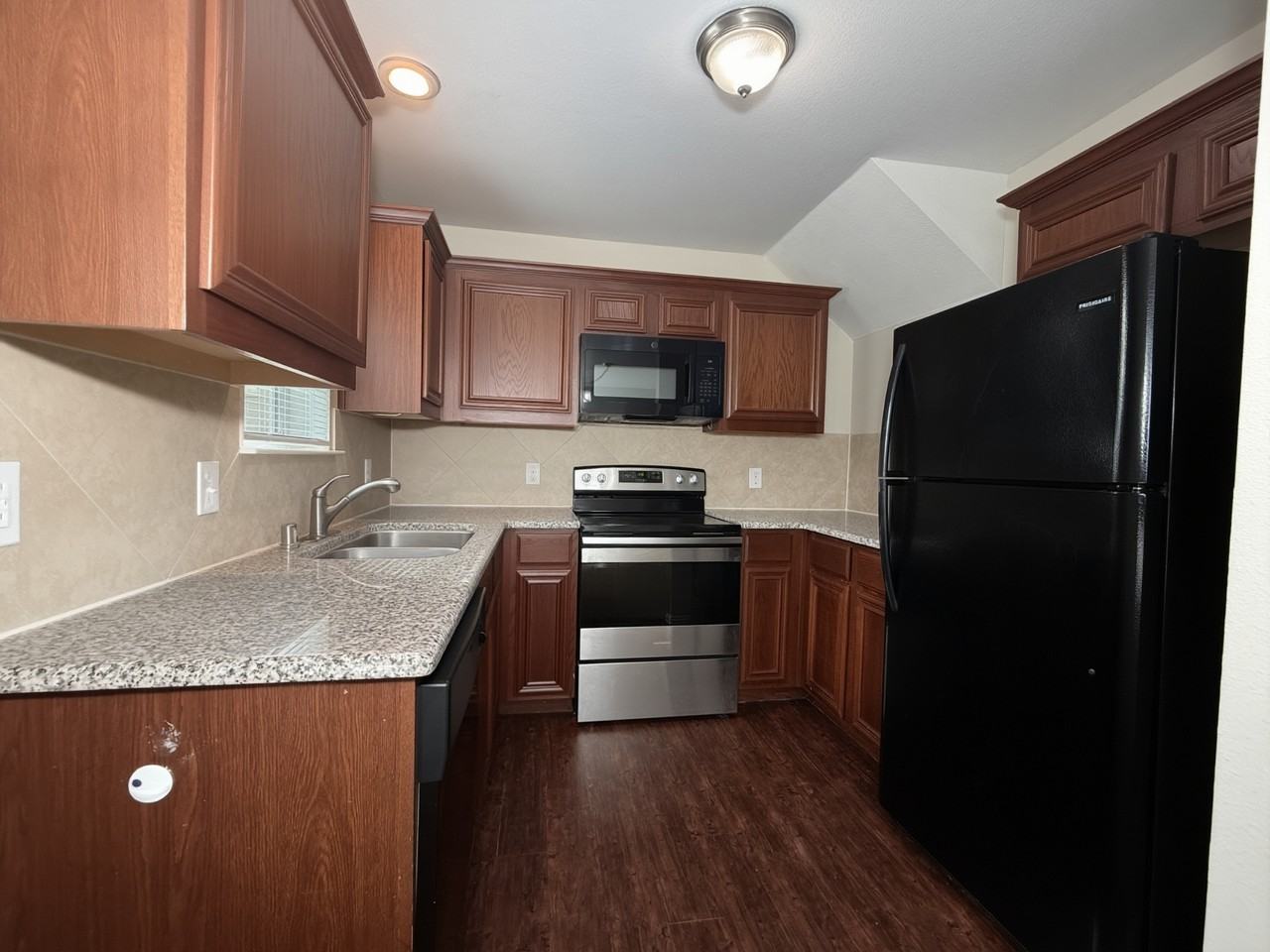 1404 Park Pl #1 - Photo 4 of 11