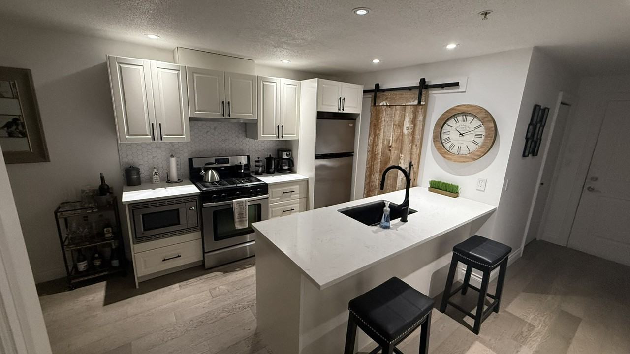 2636 E Hastings St - Photo 3 of 9