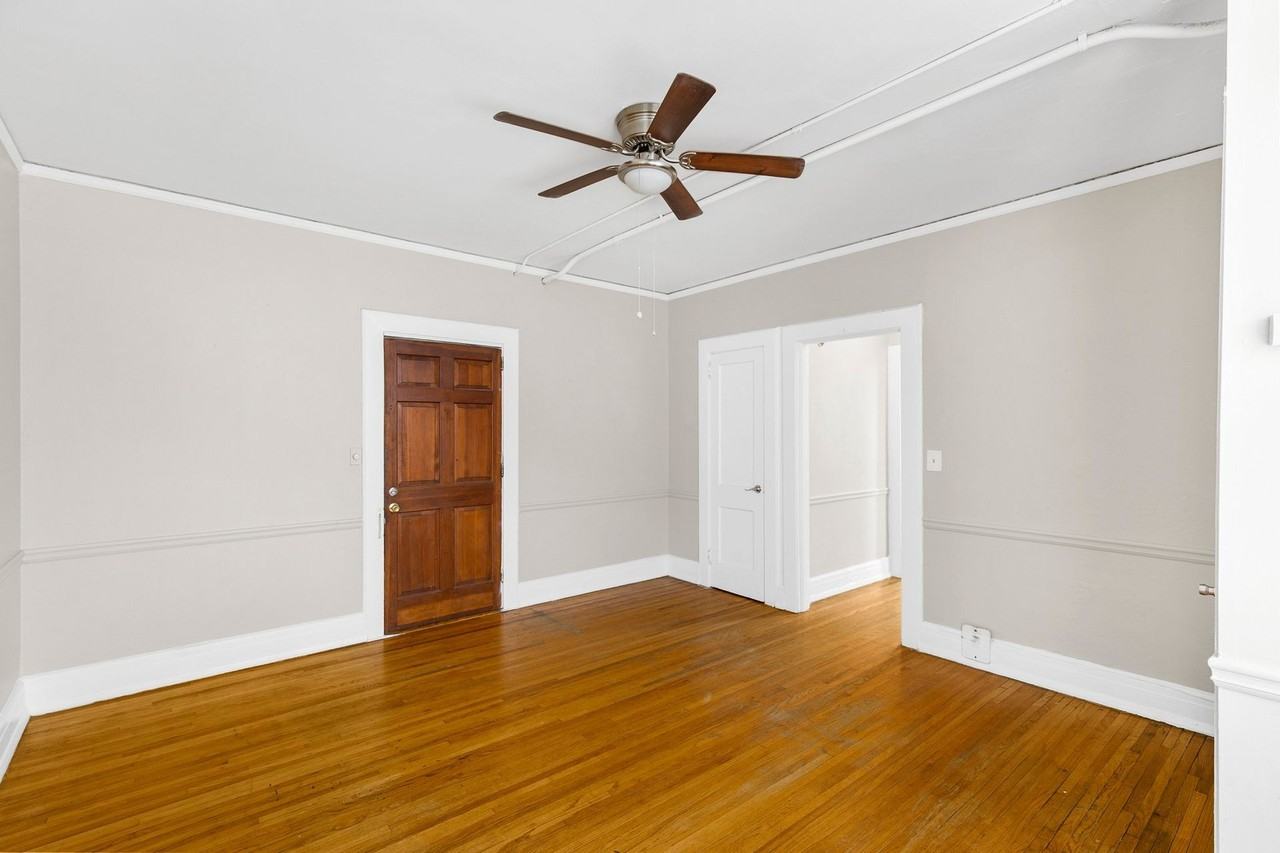 Charleston Court - Photo 2 of 11