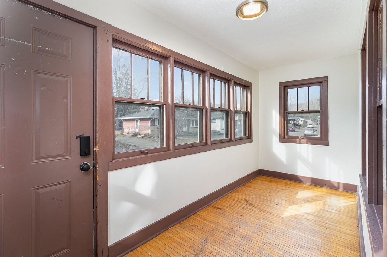 447 Banfil St - Photo 2 of 24