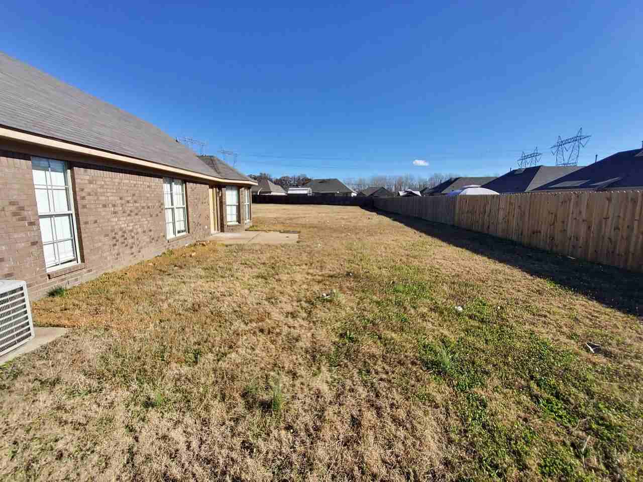 10052 Lynham Cv - Photo 5 of 36