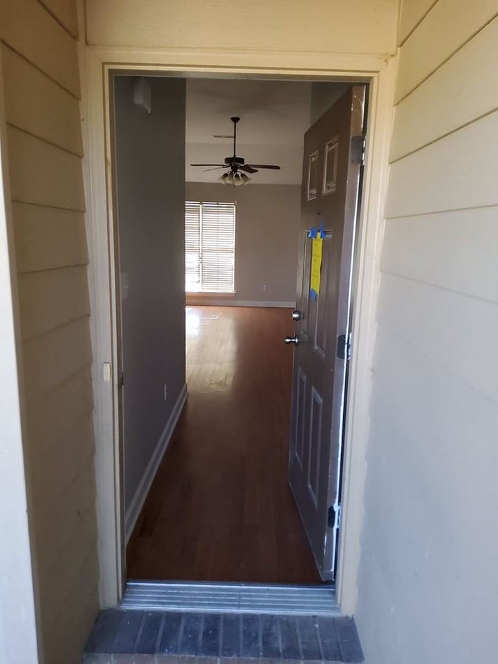 10052 Lynham Cv - Photo 7 of 36