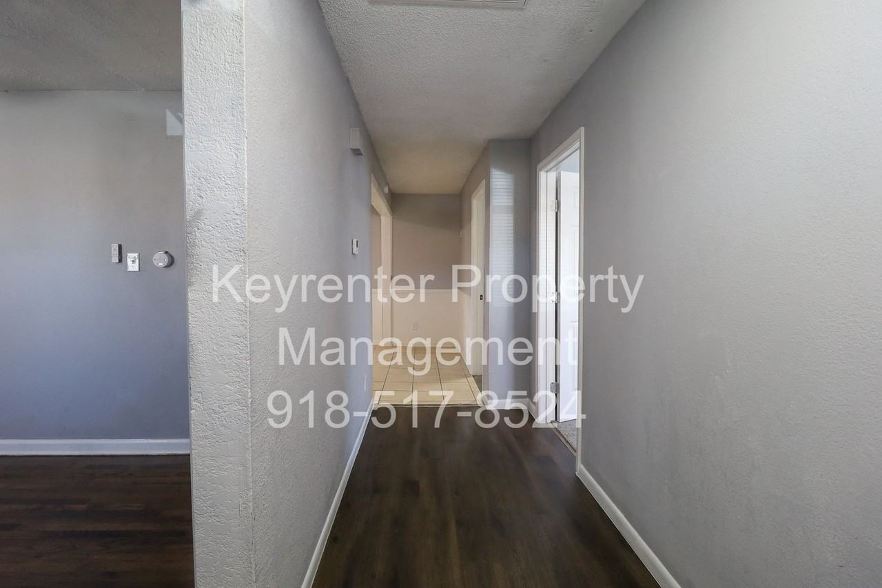 5330 W 2nd St - Photo 2 of 27