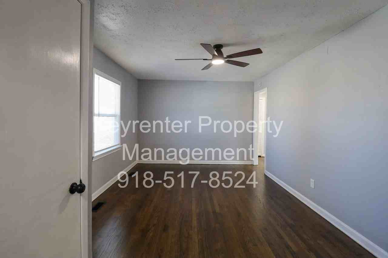 5330 W 2nd St - Photo 3 of 27