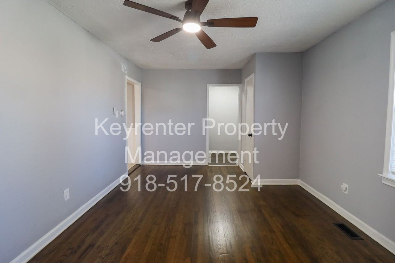 5330 W 2nd St - Photo 4 of 27