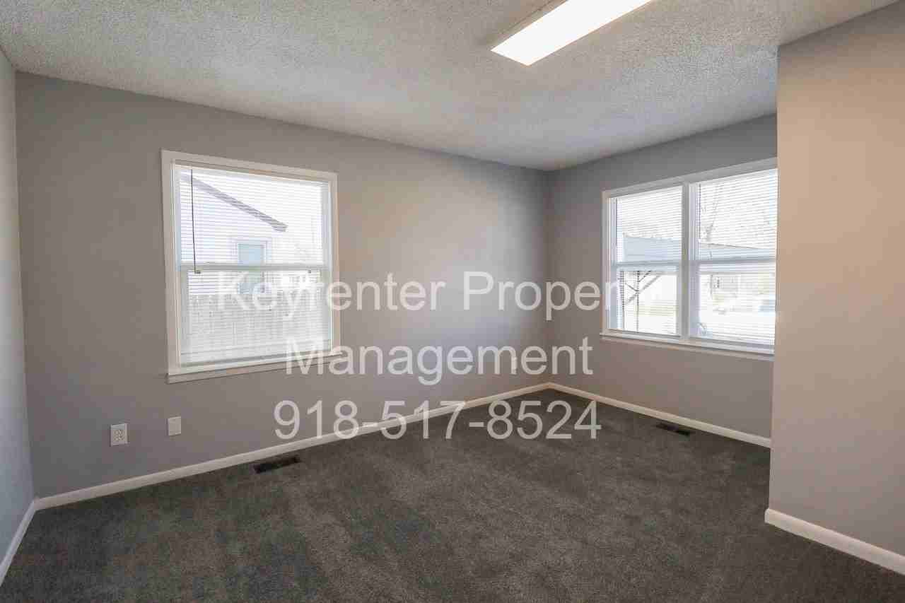 5330 W 2nd St - Photo 6 of 27