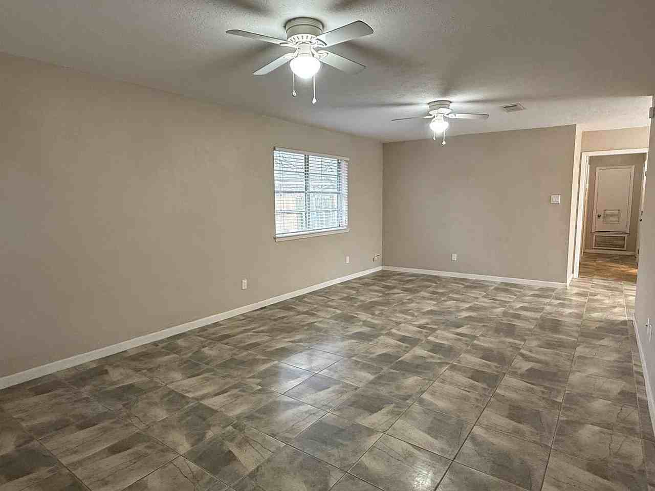 1005 San Saba Dr - Photo 3 of 16