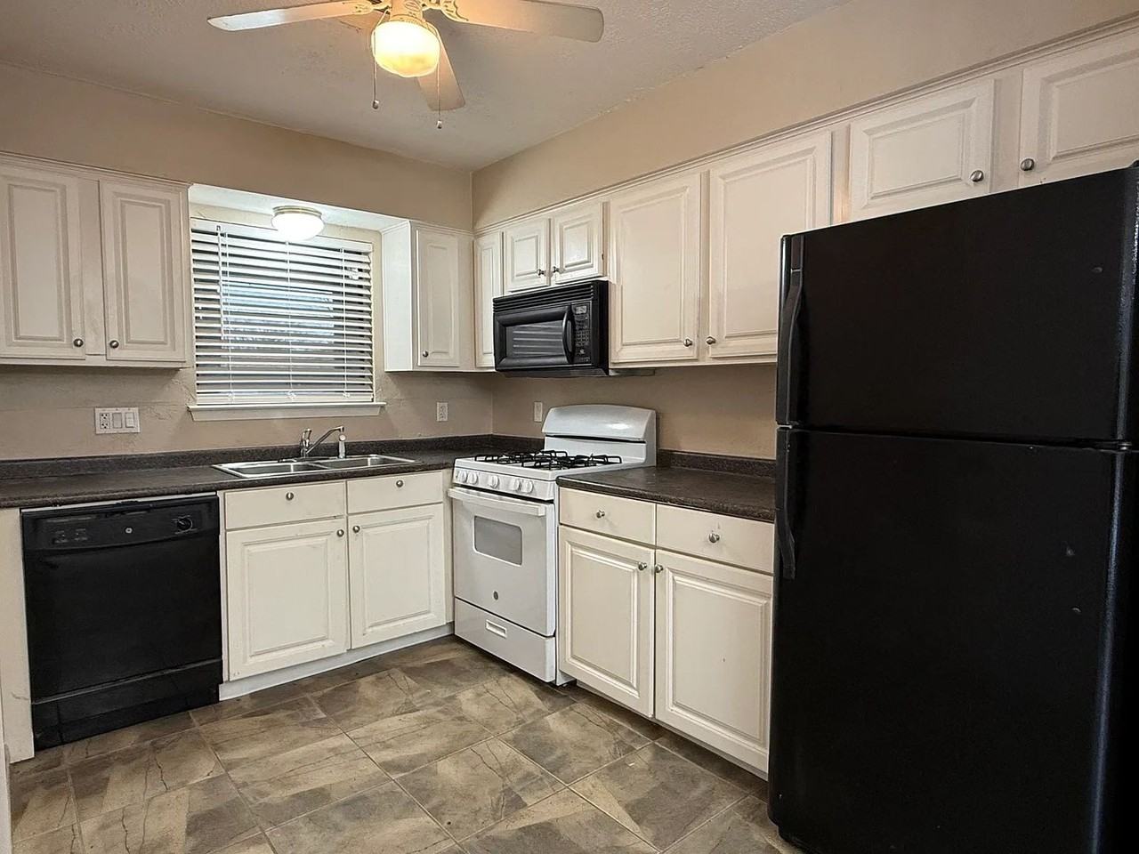 1005 San Saba Dr - Photo 6 of 16