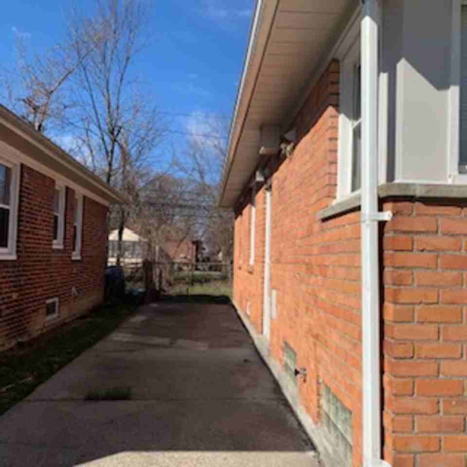 23851 Scotia Rd - Photo 2 of 15