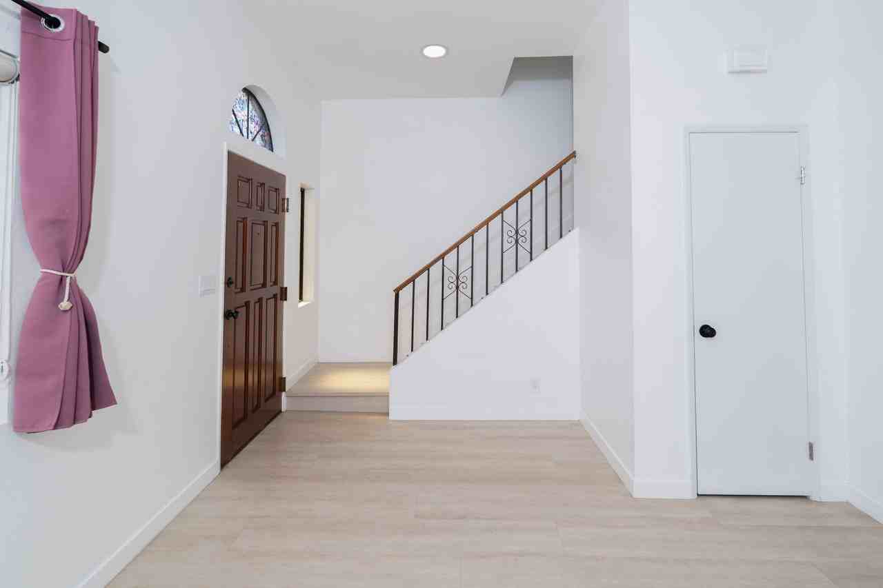 525 N Alhambra Ave #C - Photo 4 of 32