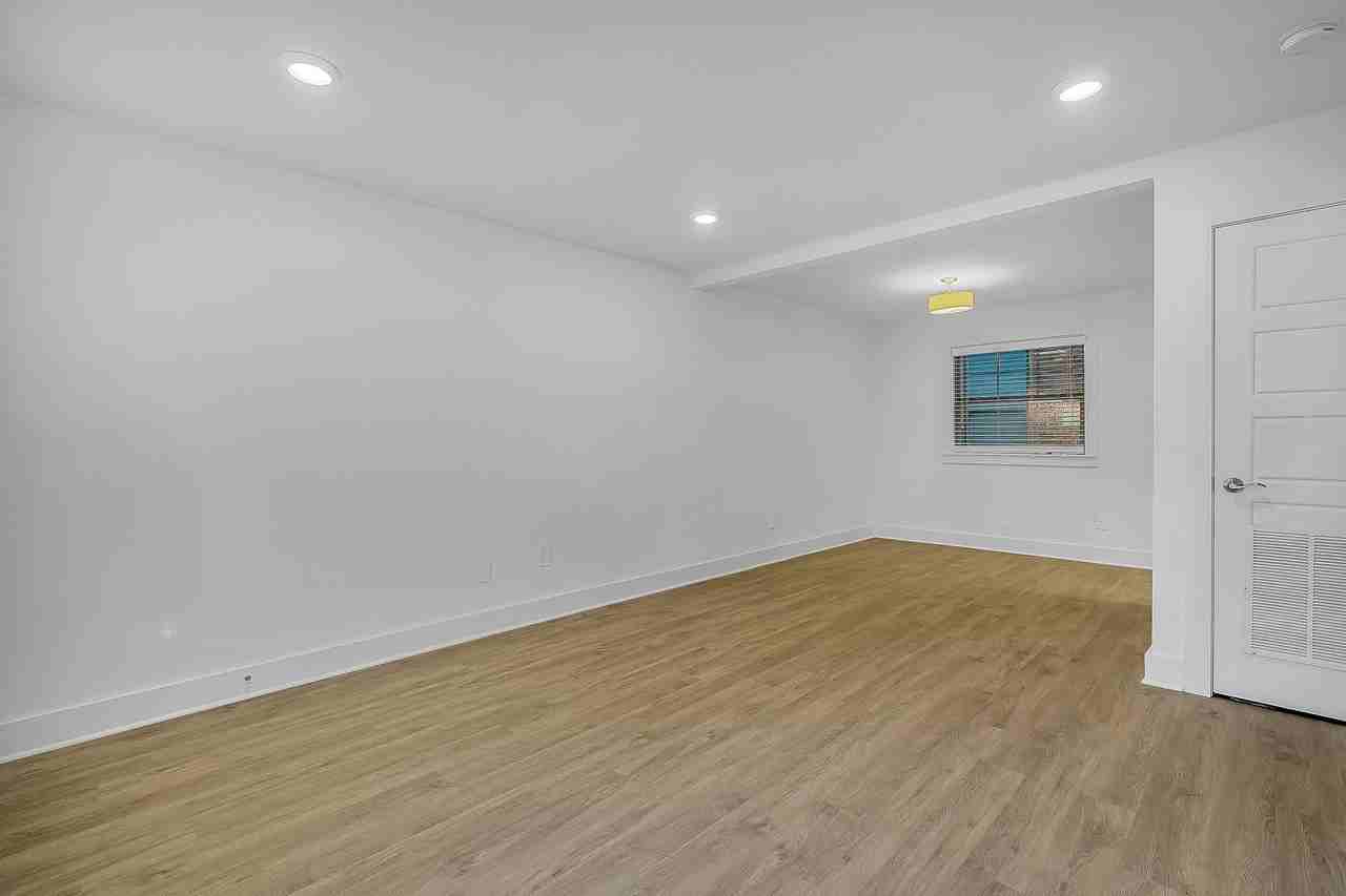 Greenview Apartments - Photo 4 of 11