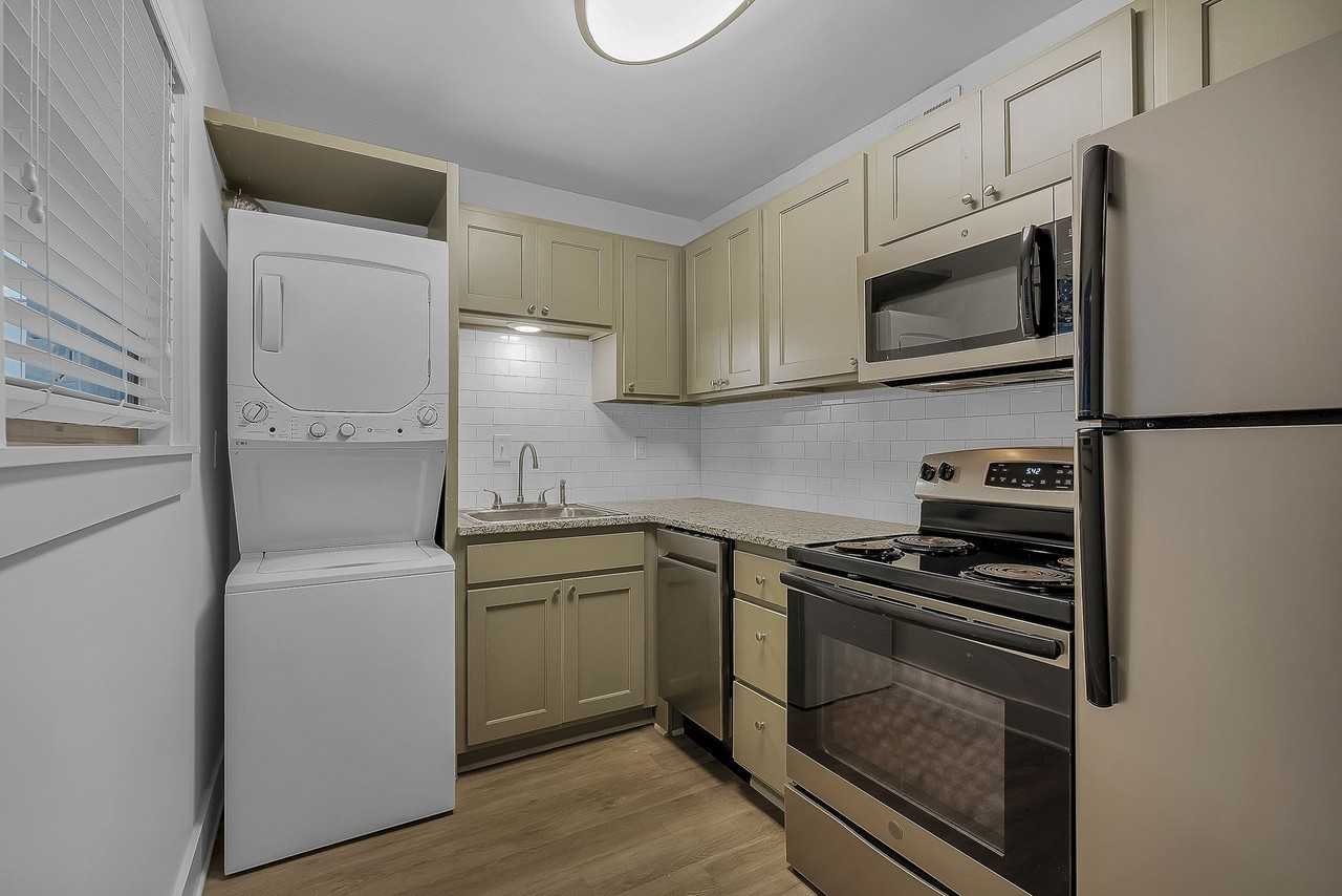 Greenview Apartments - Photo 6 of 11