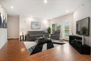 featured image of 1006 S Indiana Ave #411
