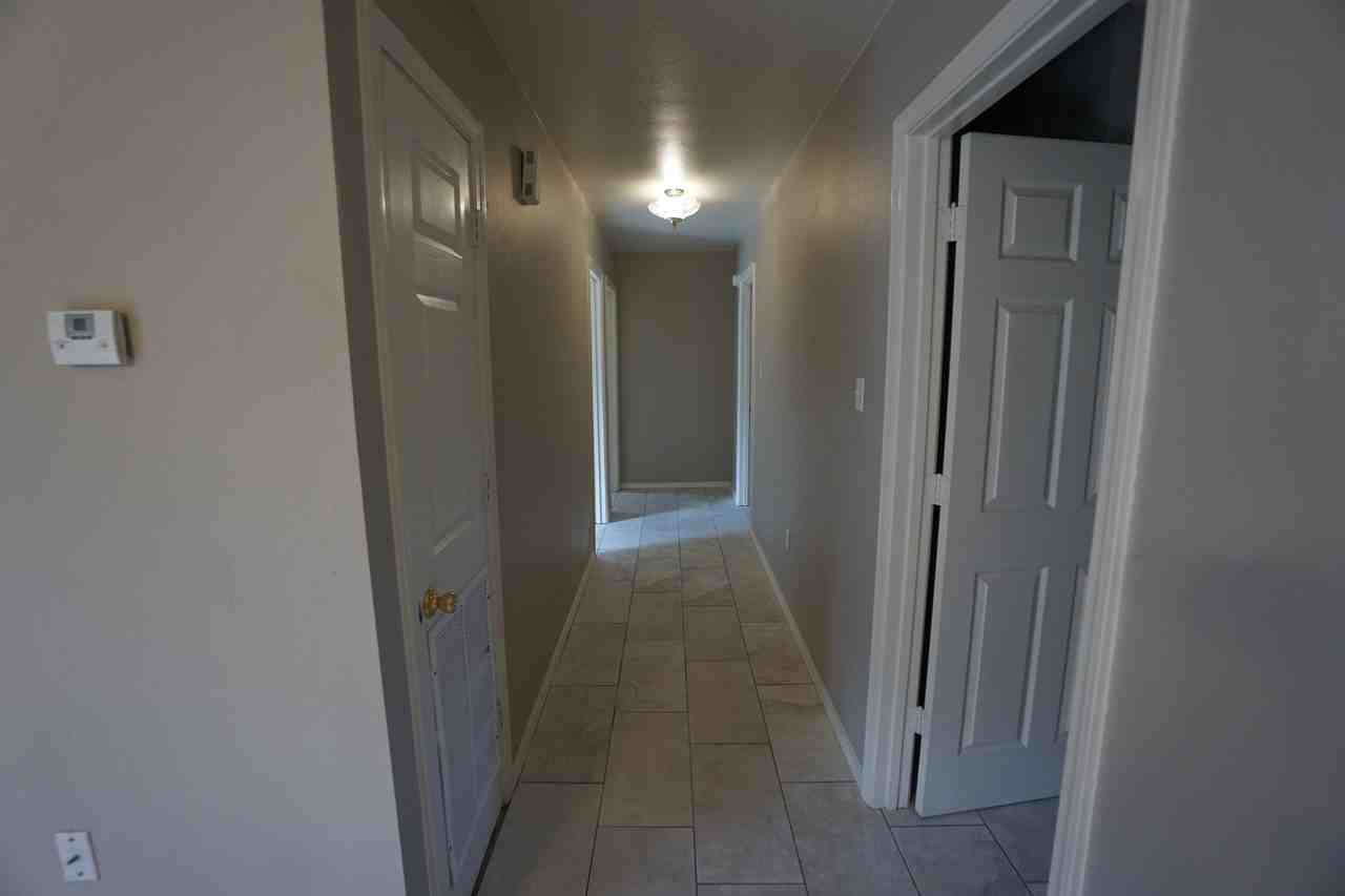 1121 Harris Dr - Photo 6 of 16