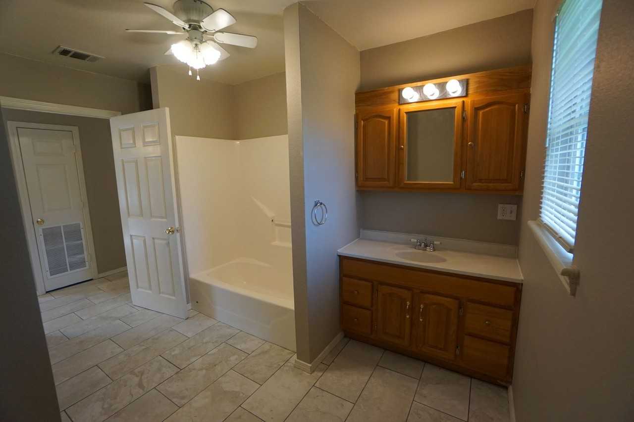 1121 Harris Dr - Photo 7 of 16