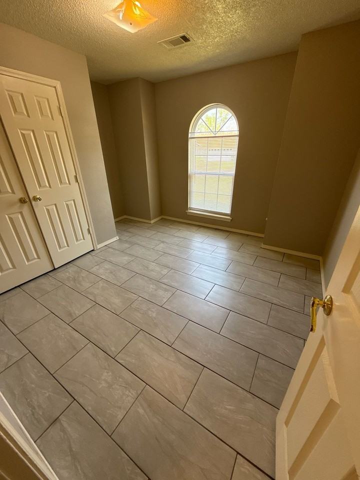 3810 Owen St - Photo 3 of 13