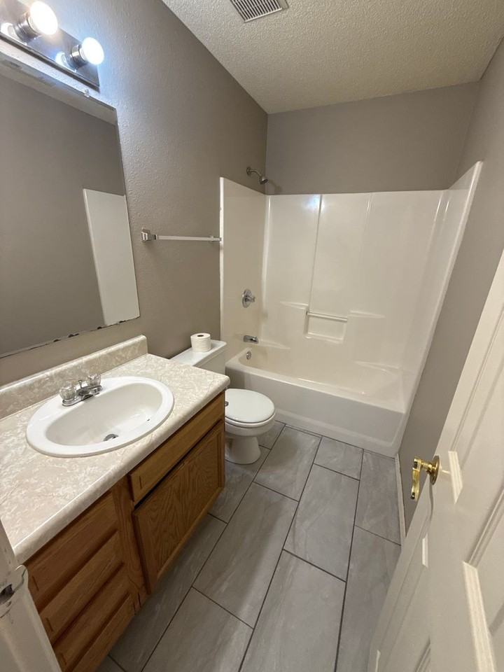 3810 Owen St - Photo 4 of 13