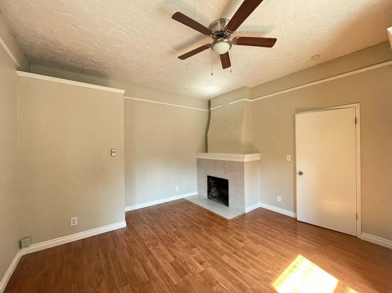 852 NE 57th St - Photo 3 of 13