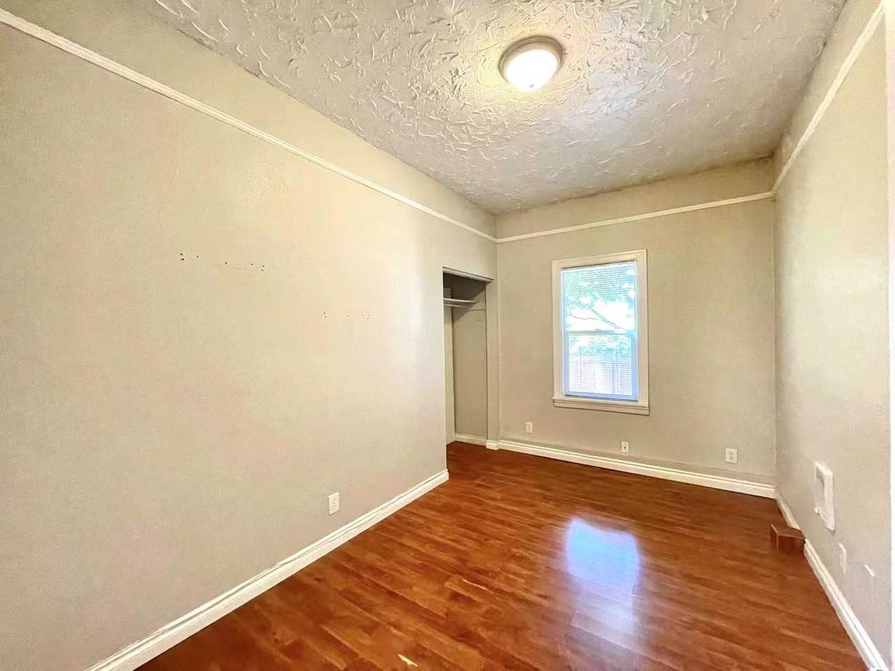 852 NE 57th St - Photo 5 of 13