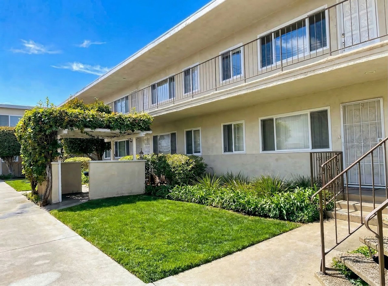 MOVE-IN READY 1 Bed and 2 Bath Units at 26110 Narbonne Ave Lomita, CA 90717 - Photo 6 of 9