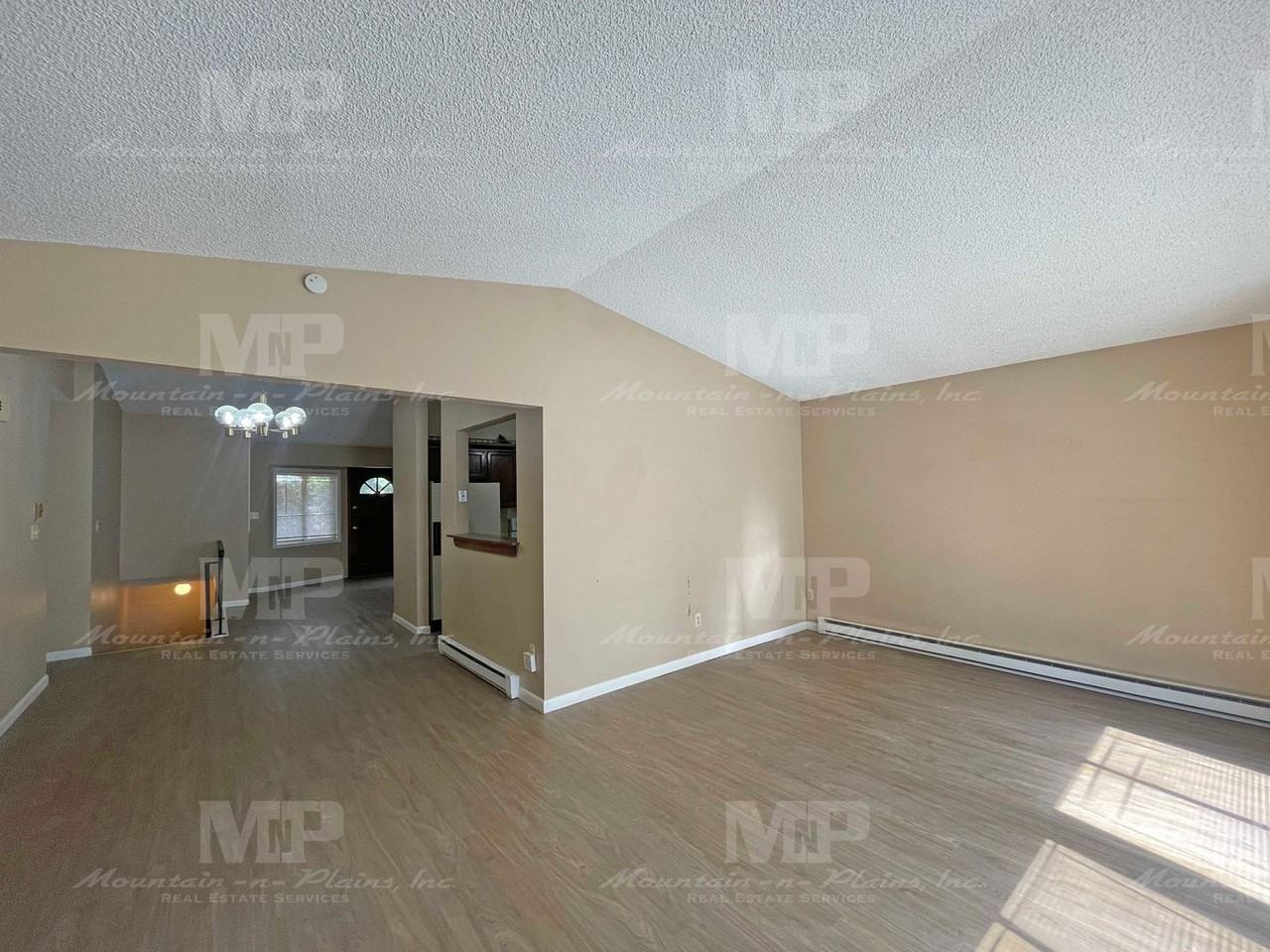 1209 Montgomery St - Photo 2 of 19