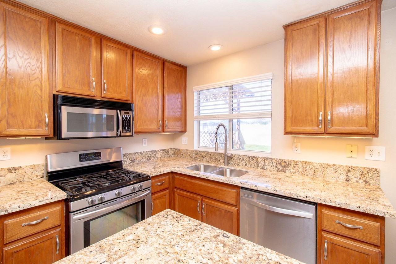 29907 Berea Rd - Photo 5 of 36