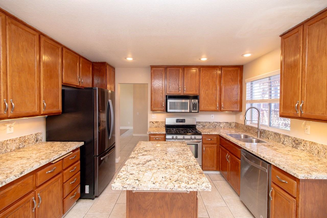 29907 Berea Rd - Photo 6 of 36