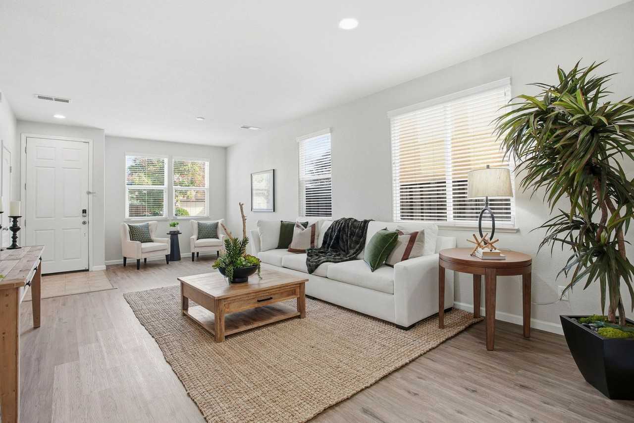 5421 Shennecock Way - Photo 2 of 40