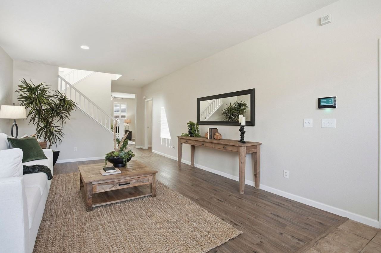 5421 Shennecock Way - Photo 3 of 40