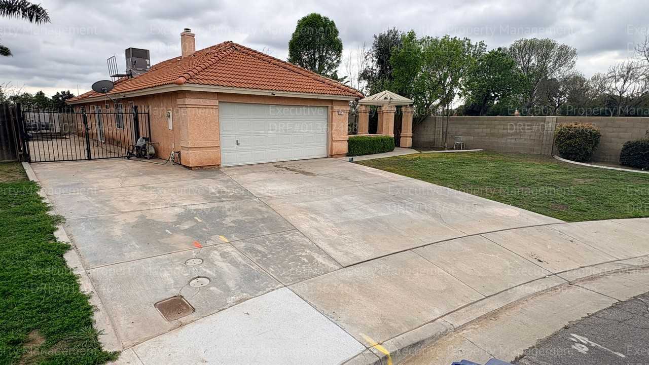 7621 Carson Hill Ct - Photo 2 of 3