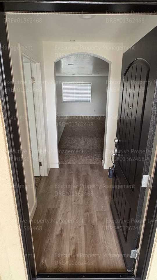 1018 James Valley Ct - Photo 5 of 50