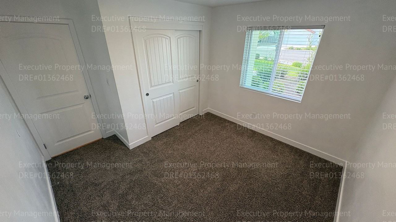 1018 James Valley Ct - Photo 7 of 50