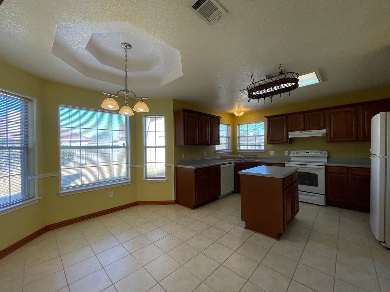 5001 Addie Dr - Photo 4 of 20