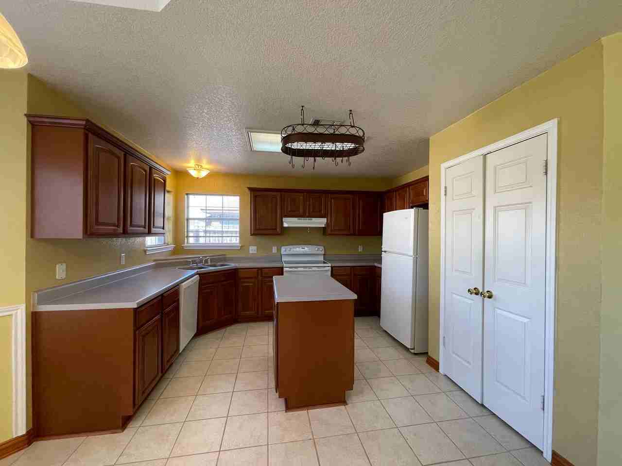 5001 Addie Dr - Photo 6 of 20