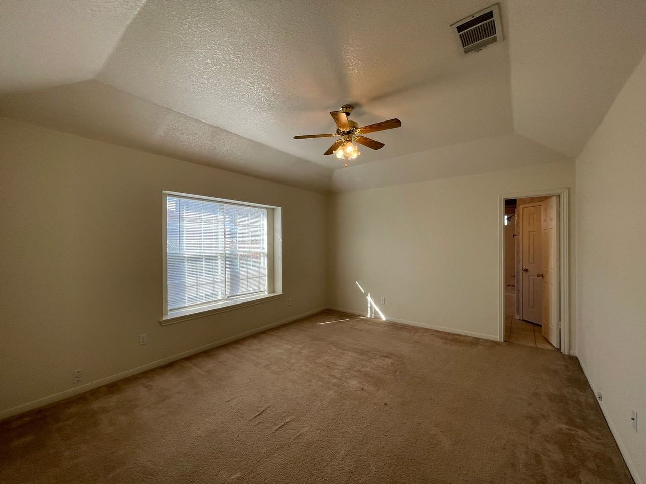 5001 Addie Dr - Photo 7 of 20