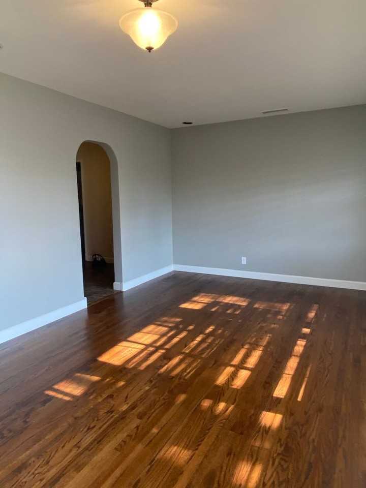 4755 Sunnyside Dr - Photo 4 of 15