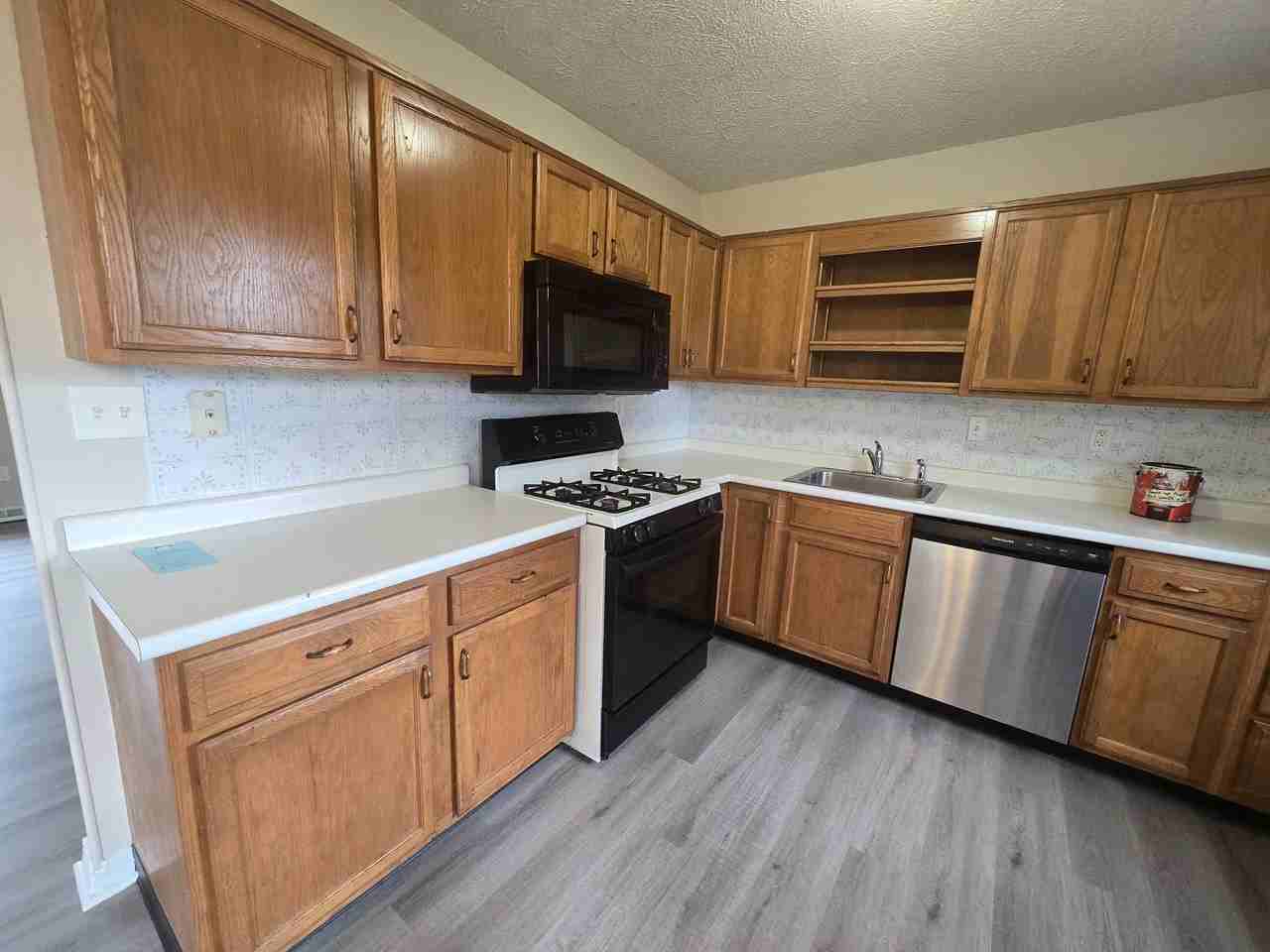 1367 Cavitt Rd - Photo 7 of 20