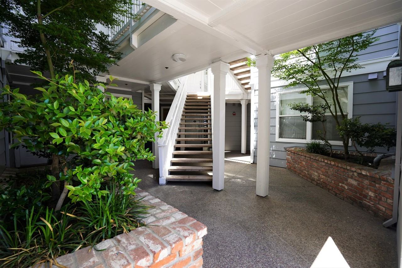 903 Sunrose Ter - Photo 2 of 24