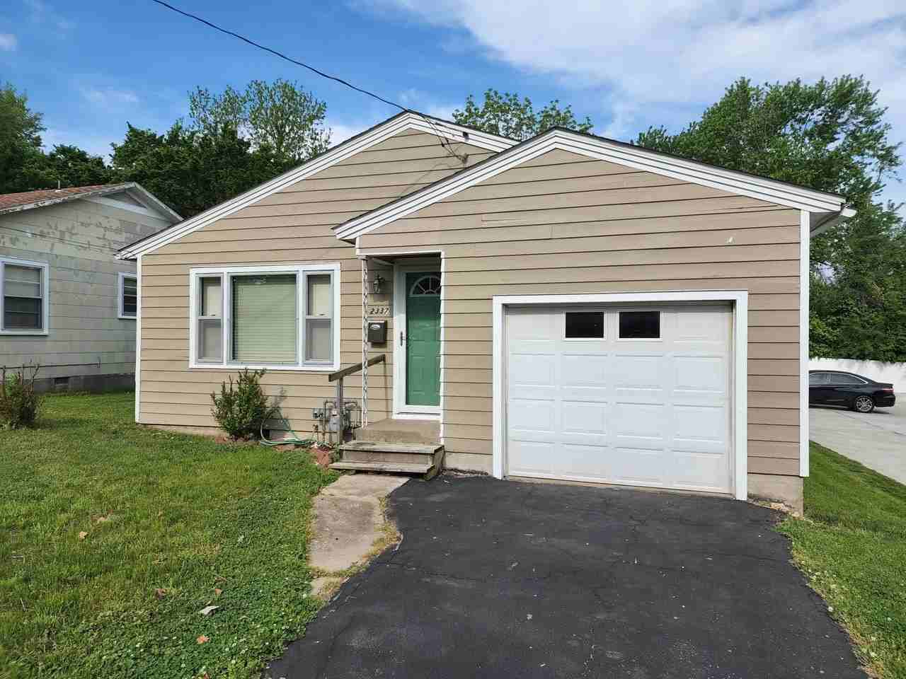 2337 N Delaware Ave - Photo 2 of 18