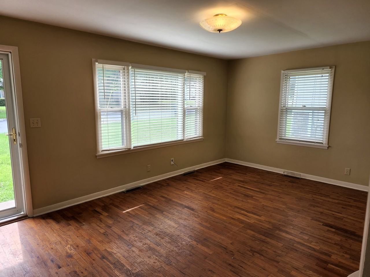 2337 N Delaware Ave - Photo 3 of 18