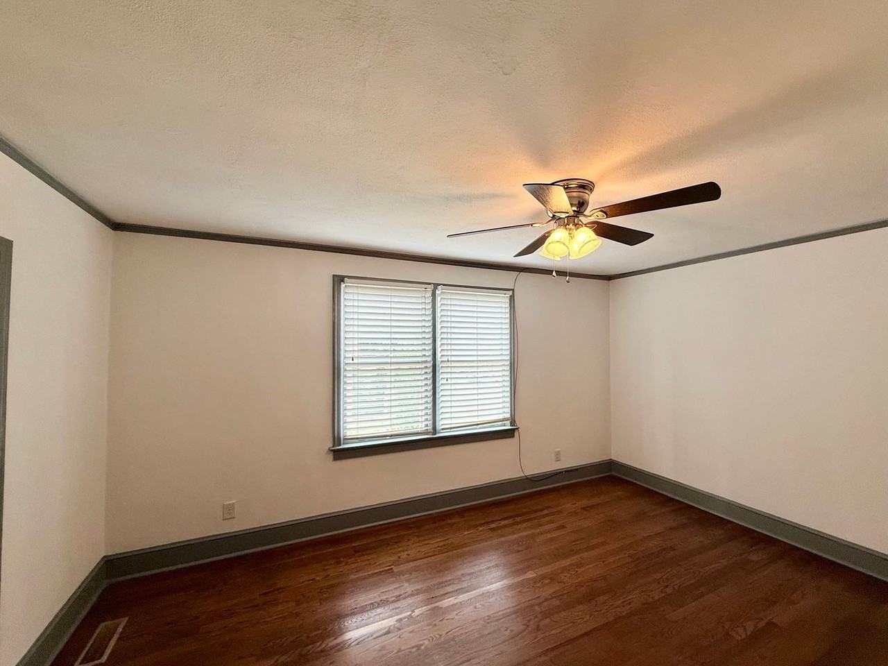 555 King Ave - Photo 4 of 30