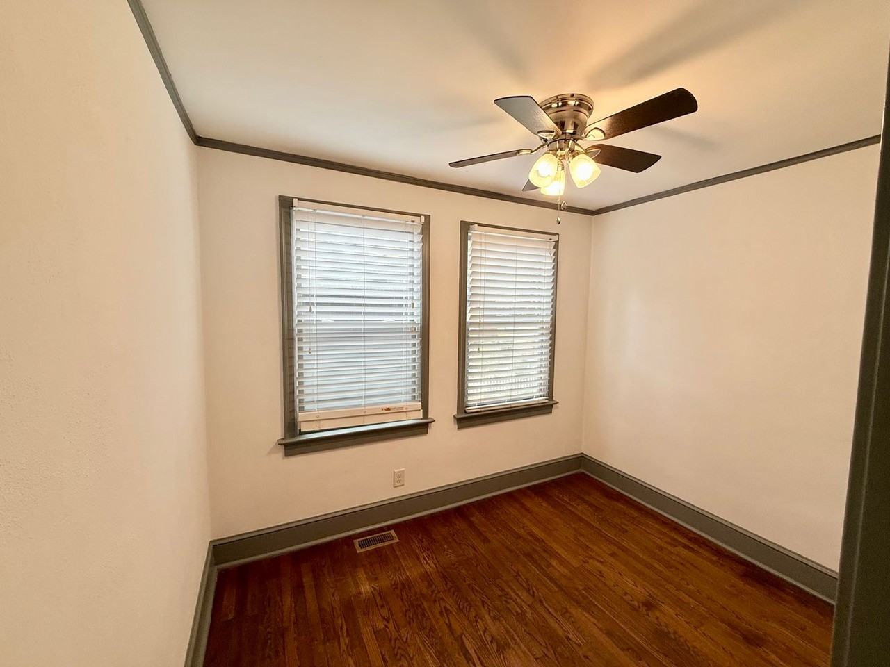 555 King Ave - Photo 5 of 30