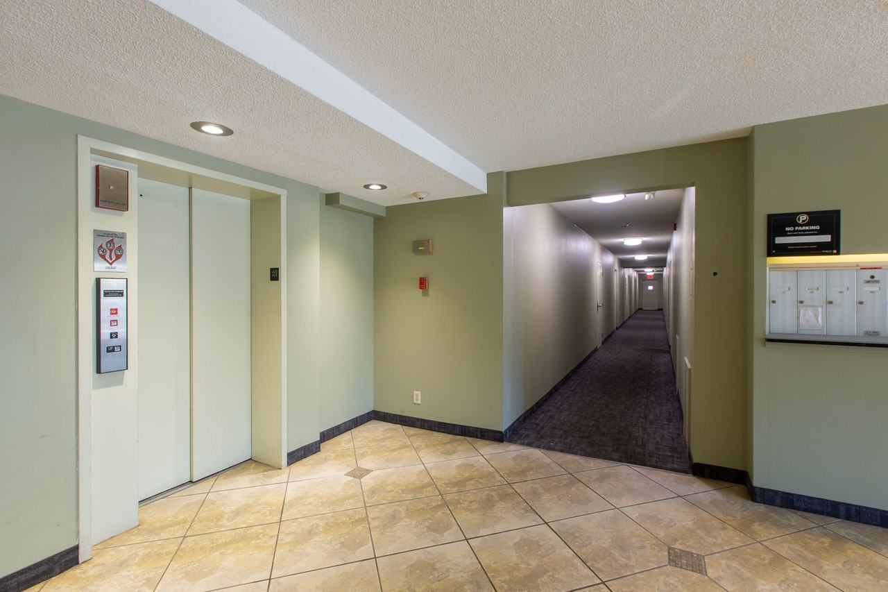 242 West Franklin Ave - Photo 2 of 5