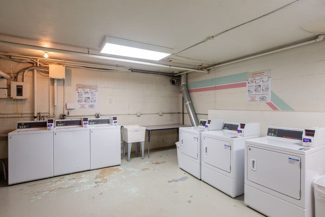 242 West Franklin Ave - Photo 3 of 5