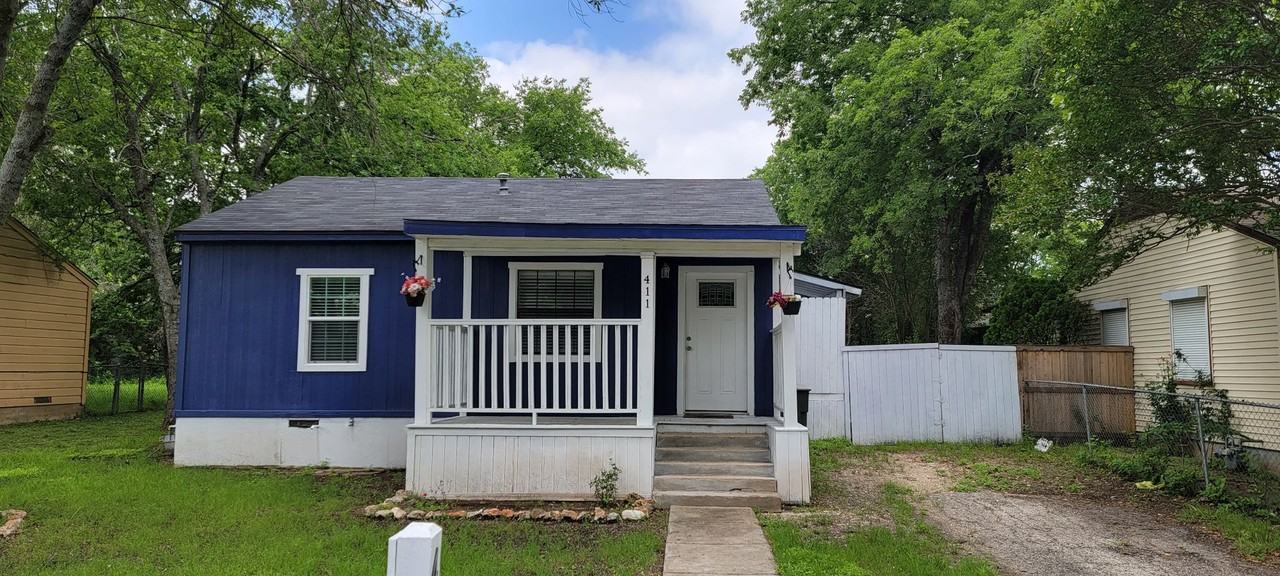 411 Washington St - Photo 2 of 18