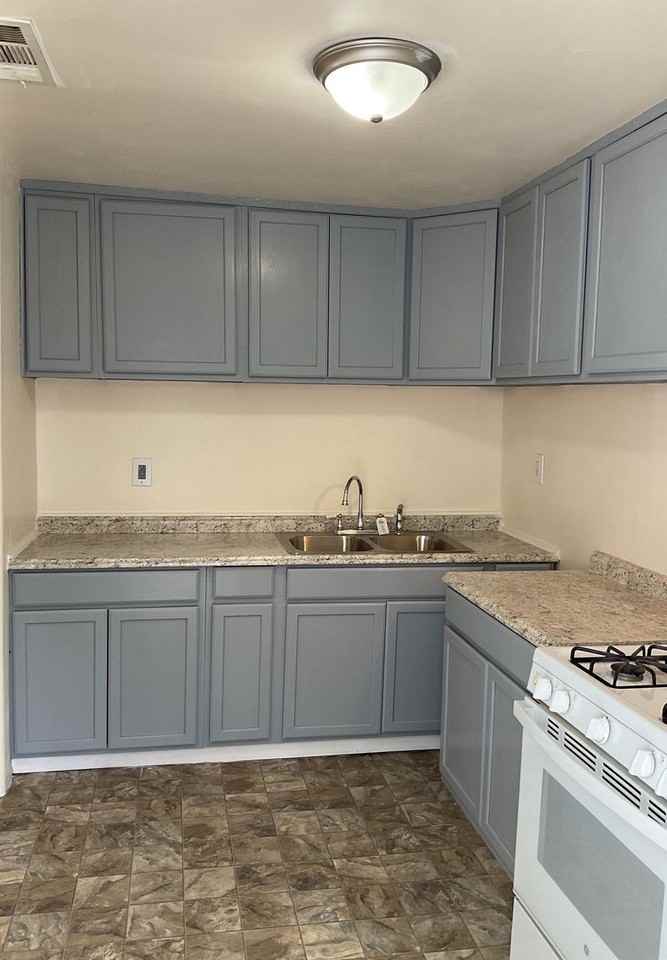 411 Washington St - Photo 3 of 18