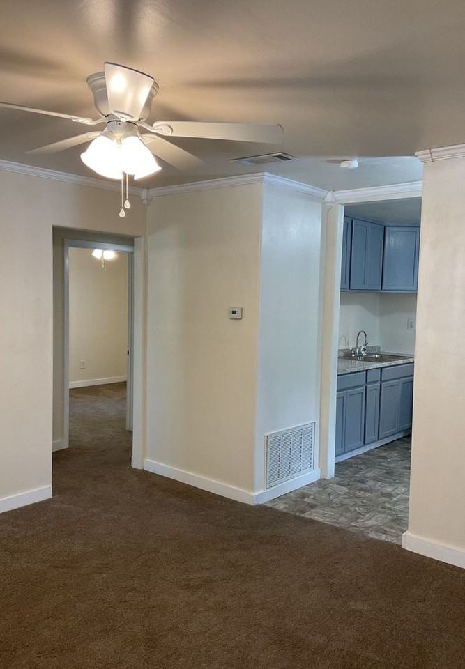 411 Washington St - Photo 5 of 18