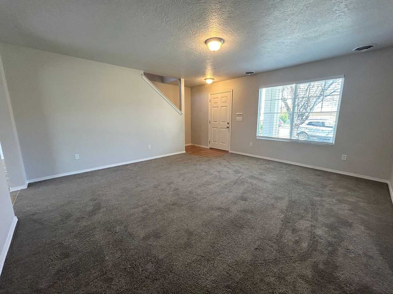 1117 N Dove Ave - Photo 5 of 28