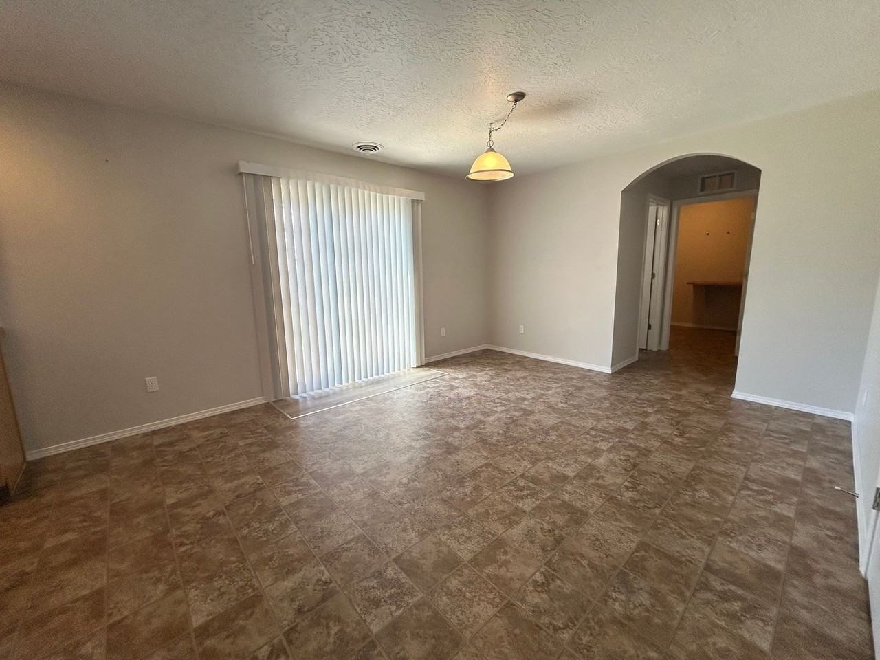 1117 N Dove Ave - Photo 6 of 28